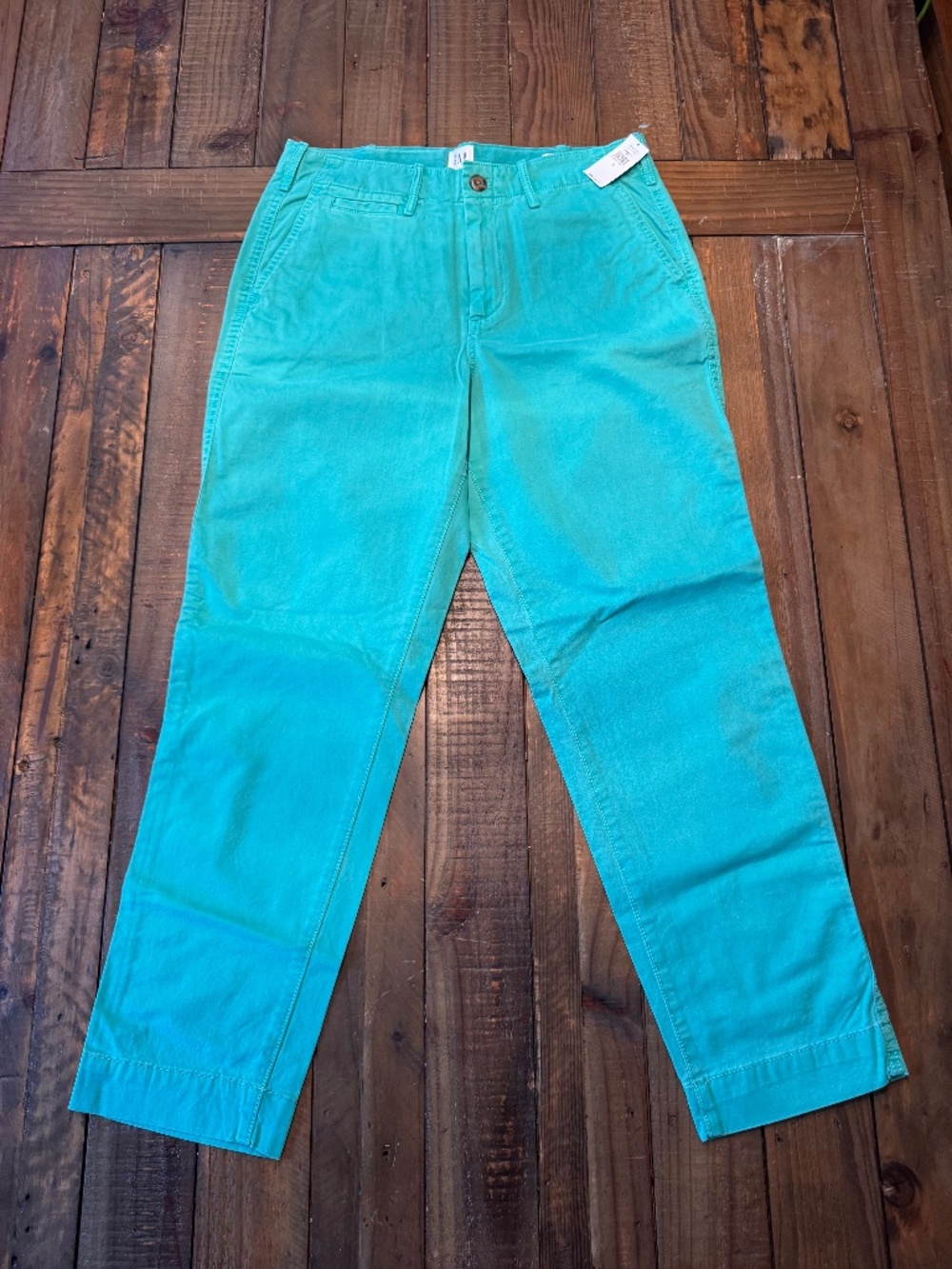 GAP Straight Khaki Chino Pant. Size 6, New. Year 2020